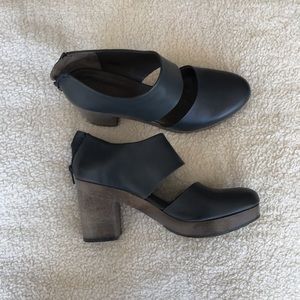 Gray leather platform pumps